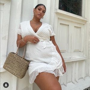 NWT MISSGUIDED+ White Dobby Puff Sleeve Tea Dress